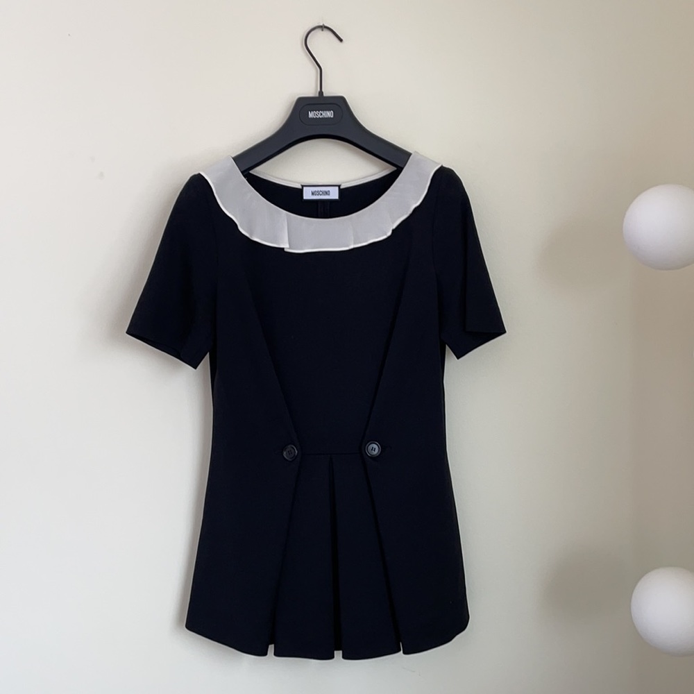 Moschino Vintage White Collar buttoned Waste Black Top